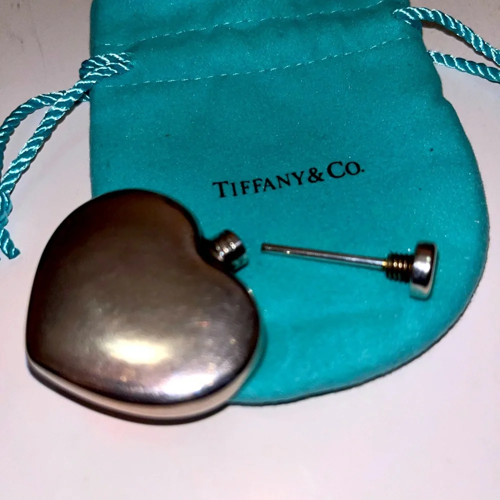 ❌SOLD❌ Tiffany & Co Heart Shaped Sterling Silver Perfume Flask VINTAGE / Antique - Picture 5 of 10